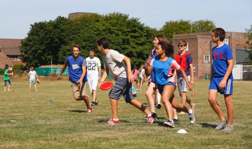 campamento-verano-londres-multiactividades-frisbee